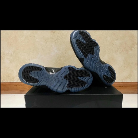 Jordan cap and gown 🎓 11"s high top - Picture 6 of 8